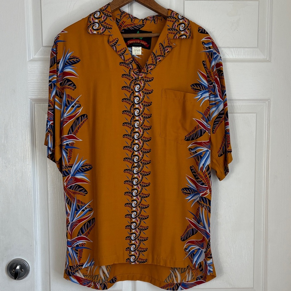 PINEAPPLE JUICE Men’s Mustard Hawaiian Button Down Camp Shirt Size Medium resort